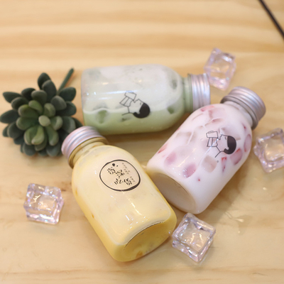 chai trà sữa nhựa với tay cầm để uống với vật liệu và hiệu quả