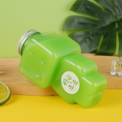 Các bình trà bong bóng hình vuông là giải pháp thực tế để phục vụ đồ uống