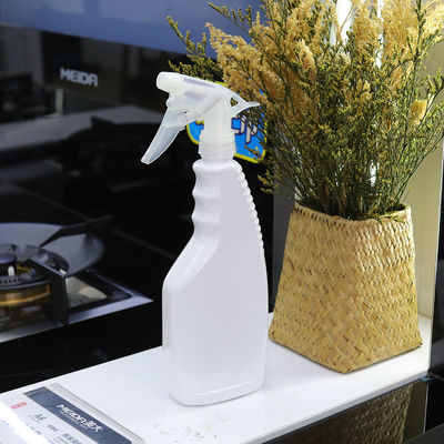 Nozzle Squeezing Container for Trigger Sprayer and Professional Cosmetic Applications