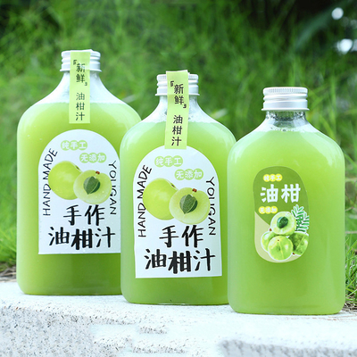 Các chai trà sữa tròn hình vuông hiện đại với tay cầm cách điện