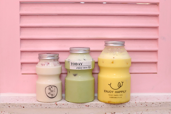 Tái sử dụng hai bức tường hình vuông quán cà phê trong suốt Boba Cốc tròn Hạch 500ml nước trái cây Cốc trà với rơm