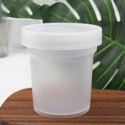 Các chai trà sữa có kích thước trung bình có thể tùy chỉnh bằng nhựa với nắp chống rò rỉ