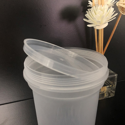Các chai trà sữa có kích thước trung bình có thể tùy chỉnh bằng nhựa với nắp chống rò rỉ