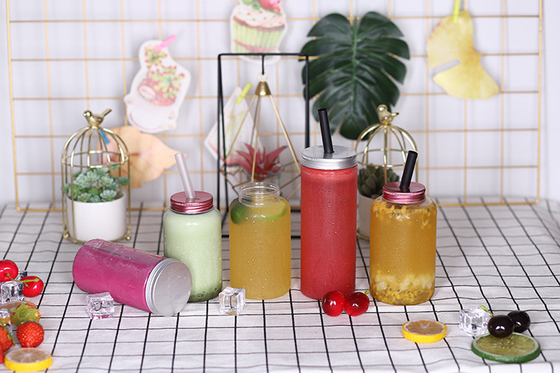 Các chai trà sữa nhựa rõ ràng có thể tùy chỉnh với vít trên nắp và cách nhiệt