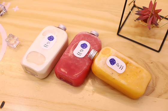 Các chai trà sữa nhựa 120ml có thể tùy chỉnh với vít trên nắp