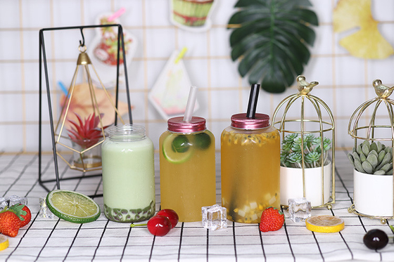 Thùng chứa đồ uống nhựa hình vuông hiện đại với nắp