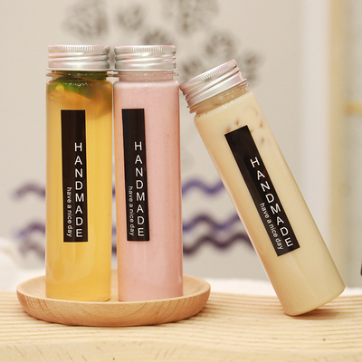 chai nước bằng nhựa rõ ràng chống rò rỉ với vít trên nắp và tay cầm