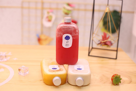 Quad và vòng uống tinh khiết chai sữa với vít chống rò rỉ trên nắp