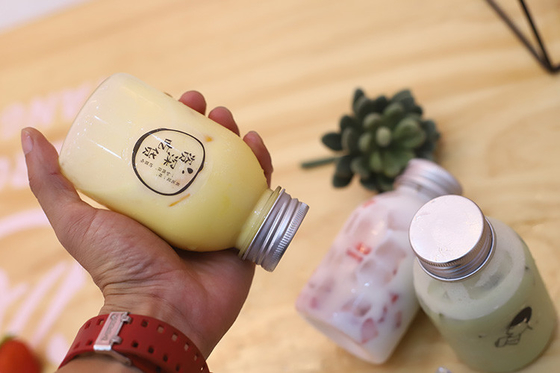 Vòng vít thuận tiện trên nắp bong bóng chai cho đồ uống nhẹ kích thước trung bình