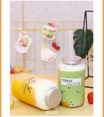 chai trà sữa kích thước trung bình với vít trên nắp và chức năng chống rò rỉ
