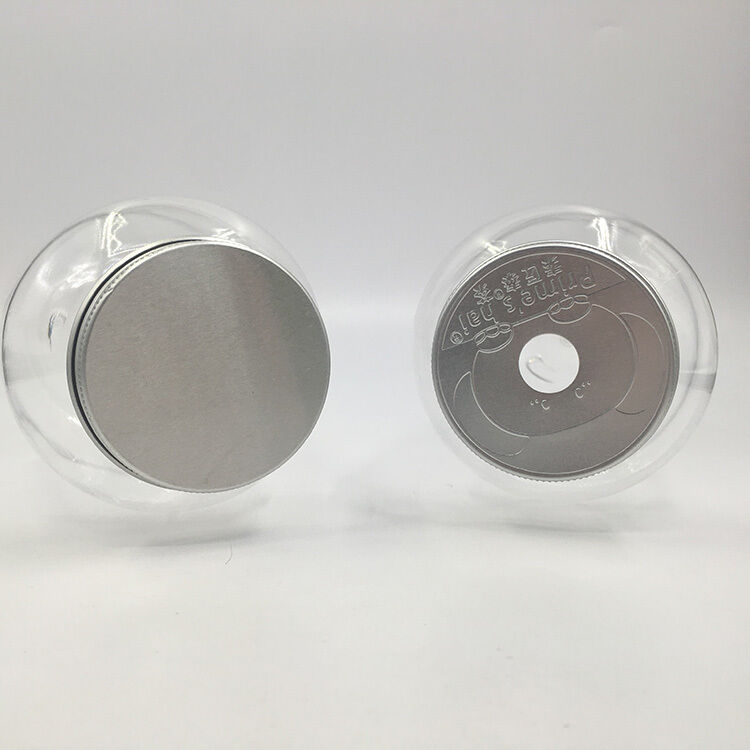 Bình trà sữa cỡ vừa có cách nhiệt. Có thiết kế để giữ nhiệt độ đồ uống hiệu quả và chống rò rỉ.